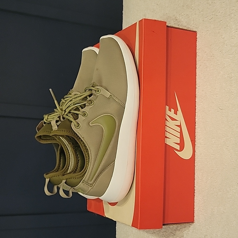 NIKE Roshe Two Green 8.5